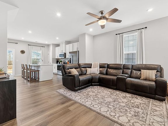 4th image of 4922 Crossley St