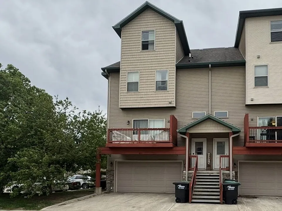 223 NE 45th Ln