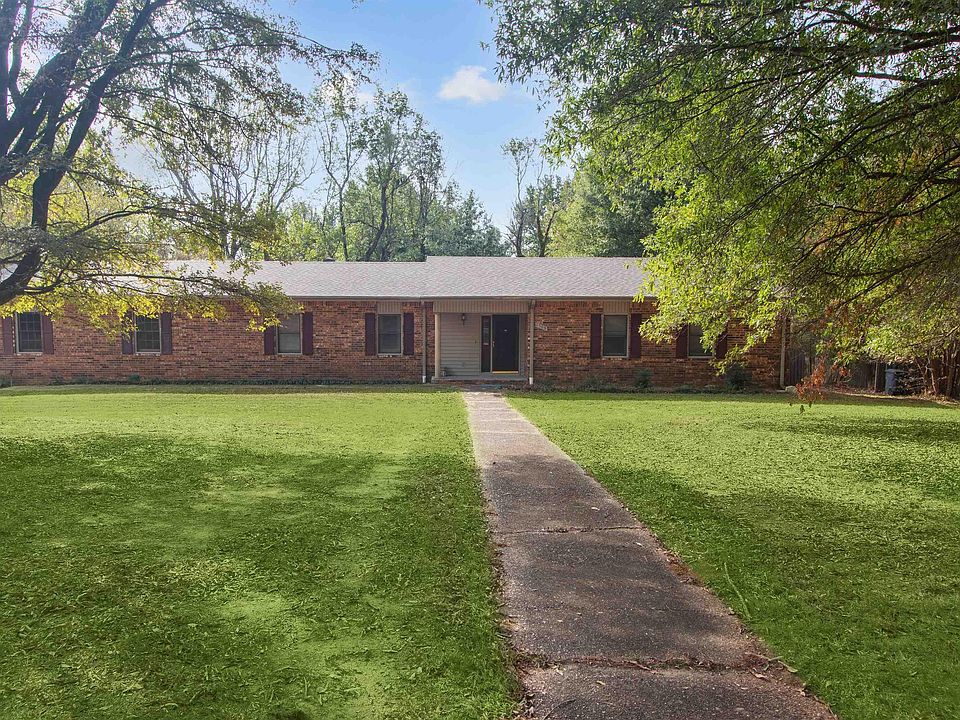 1st image of 1505 Country Manor Ln