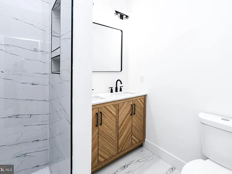 104 R St NE #A — Photo 31