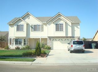 1072 Jubilee Cir, Lemoore, CA 93245