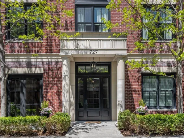 727 N McKinley Rd #100, Lake Forest, IL 60045