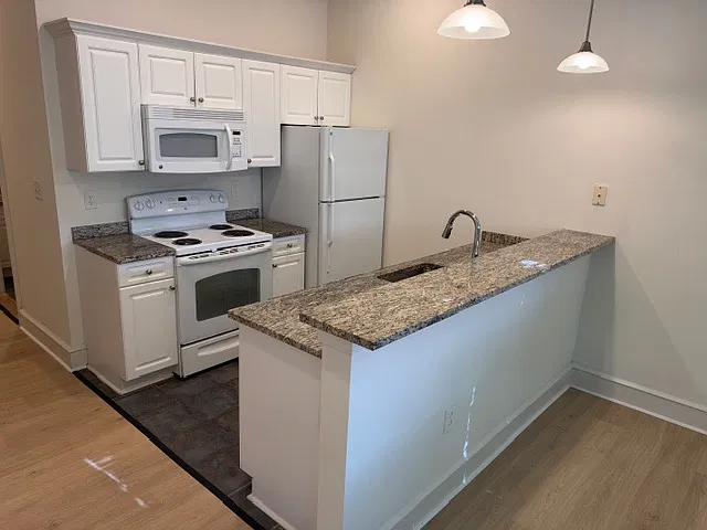 75 Maple St #306