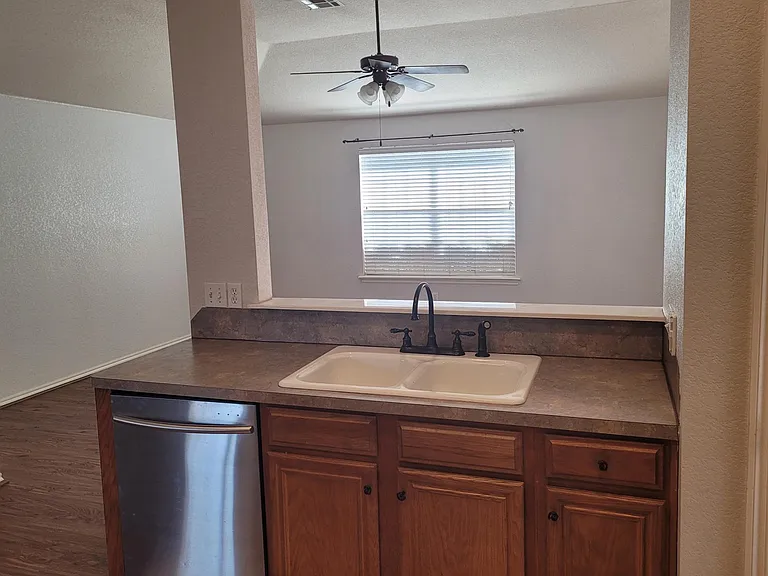 705 Shadowhill St — Photo 24