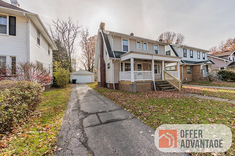 1529 Parkhill Rd photo 1