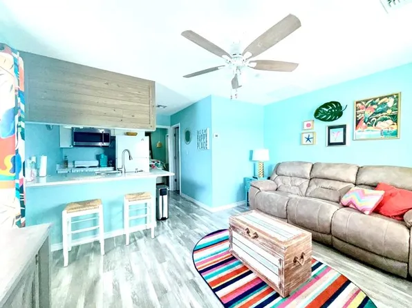1809 Hillcrest Dr APT 107, Rockport, TX 78382