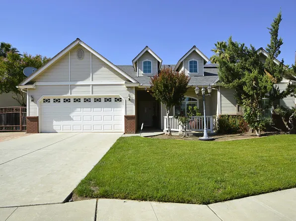 2976 E Christopher Dr, Fresno, CA 93720