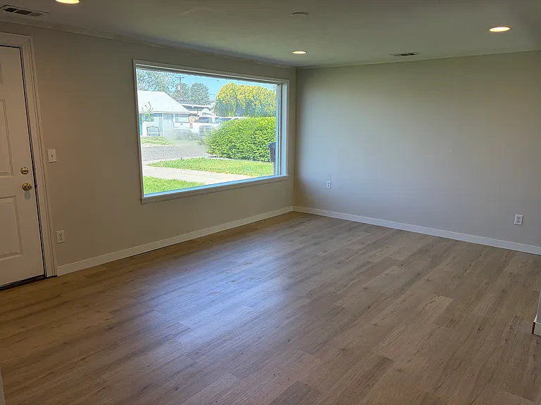 705 S Ione St — Photo 5