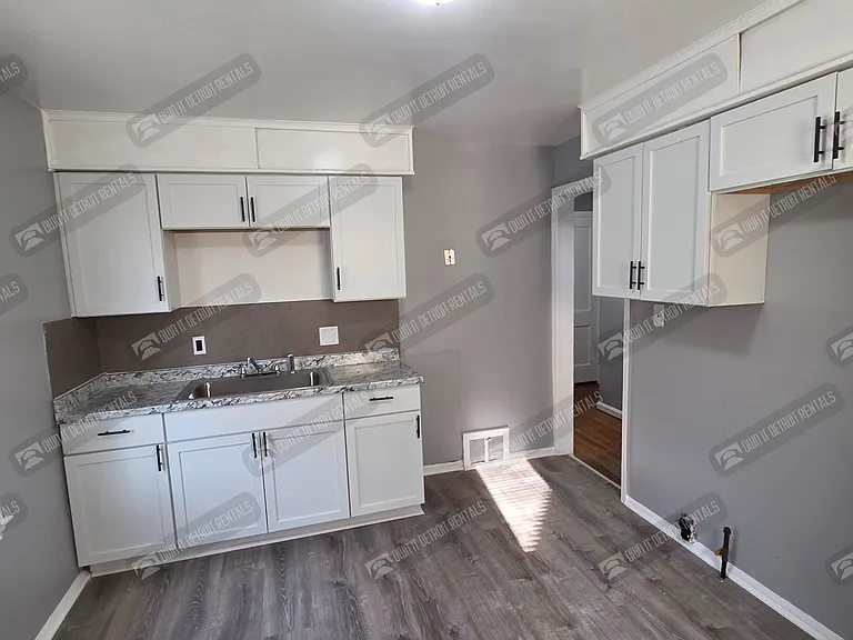 16670 Collingham Dr — Photo 19