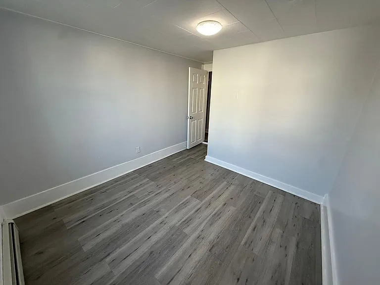 573 Main St — Photo 3