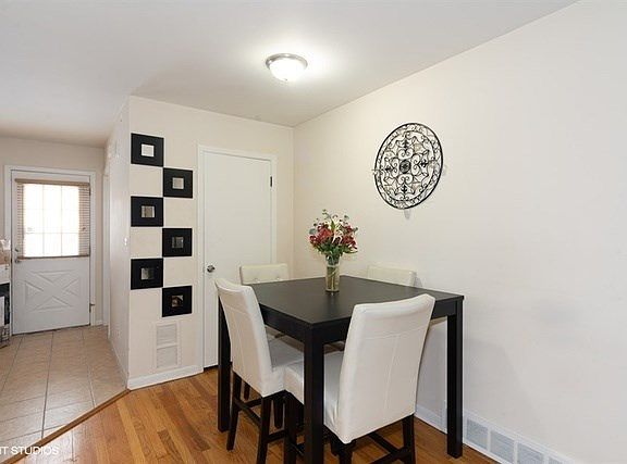 5th image of 9884 Garden Ct