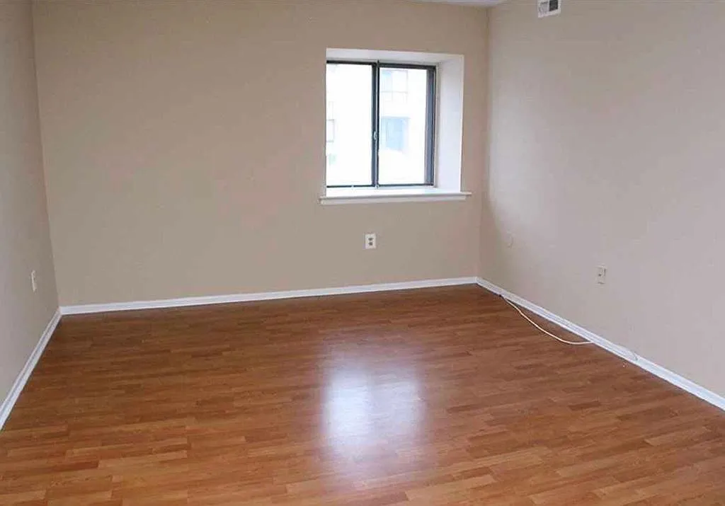 217 James Court - 217 — Photo 2