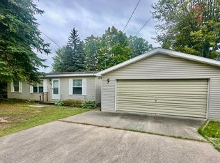 125 Mary Rd, Houghton Lake, MI 48629
