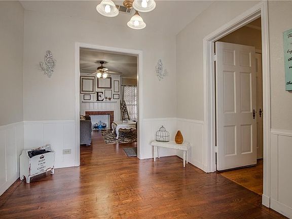 4th image of 310 N Wood St