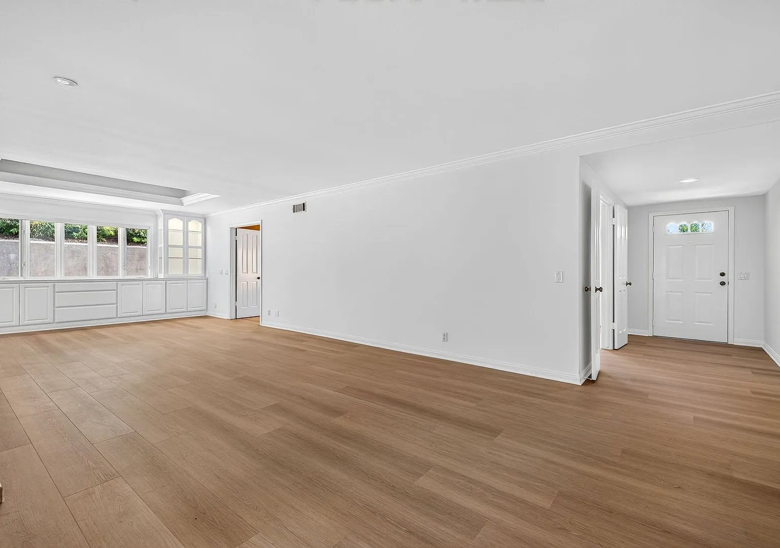 Spacious Two-Story 5 BD/3 BA Home in Desirable East Bluff Neighborhood — Photo 4
