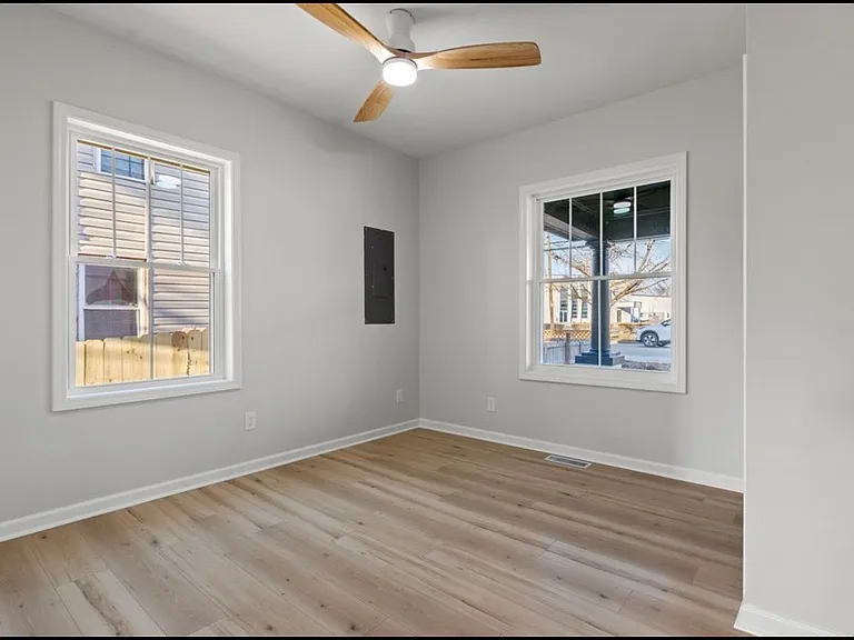841 Georgetown St — Photo 8