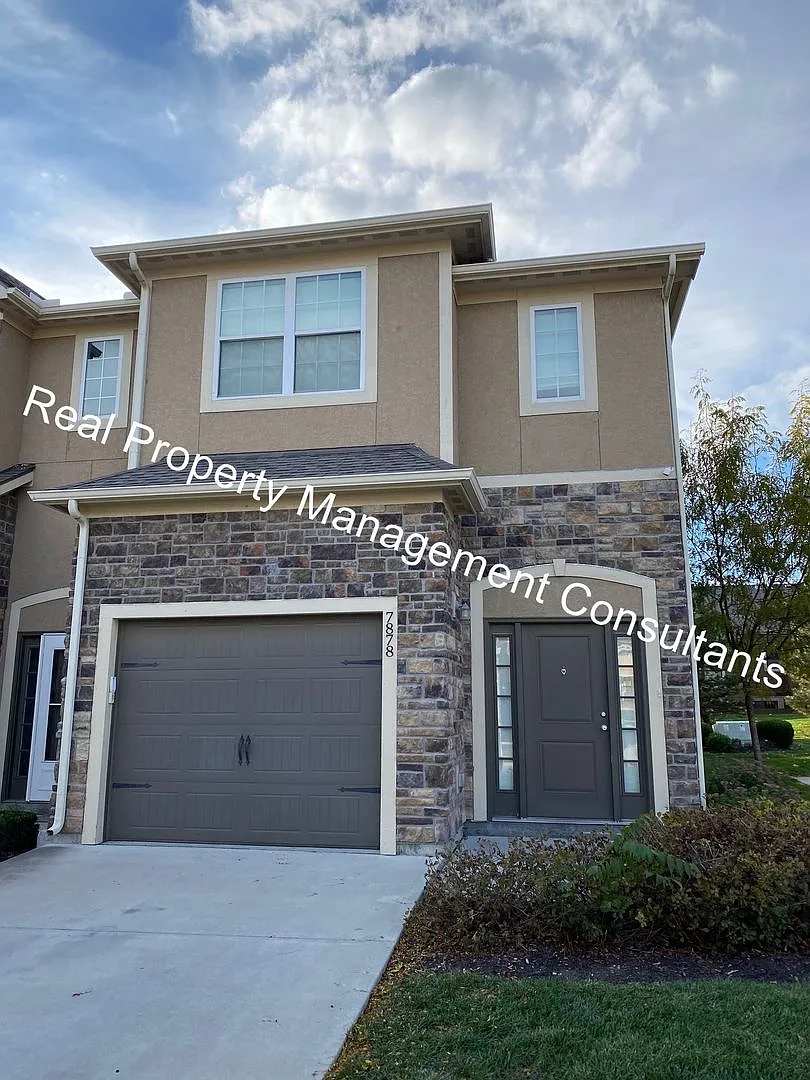 Overland Park spacious 3 Bed 3.5 Bath townhome in Blue Valley School District — Photo 1