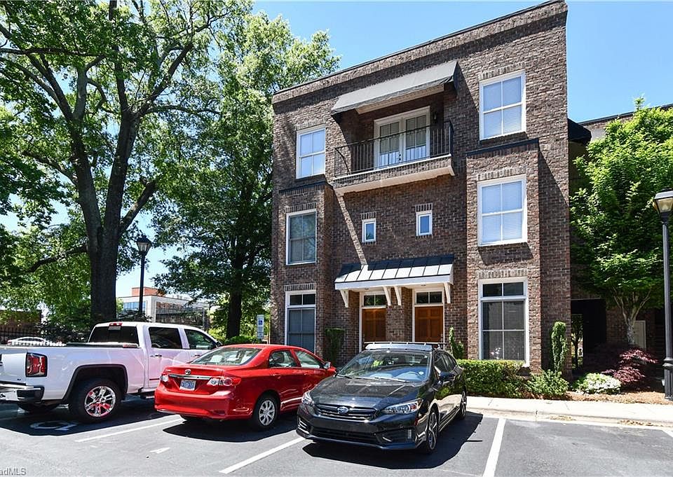 1st image of 622 N Elm St