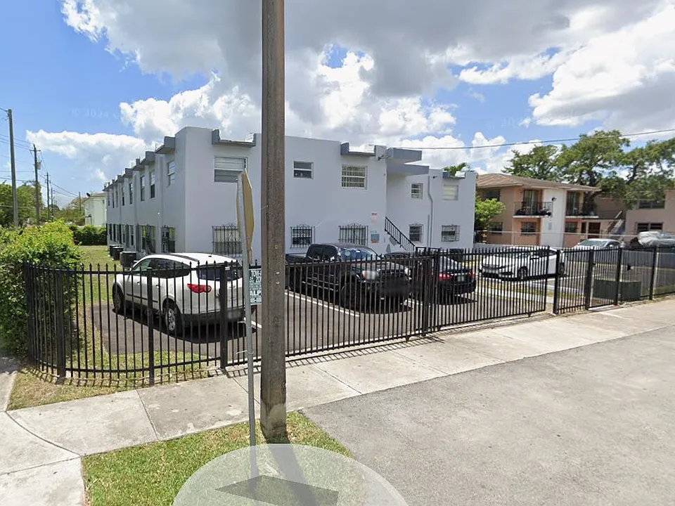 1800 NW 19th St #20