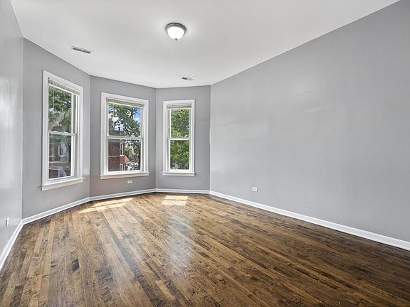 3rd image of 2302 N Hamlin Ave #2