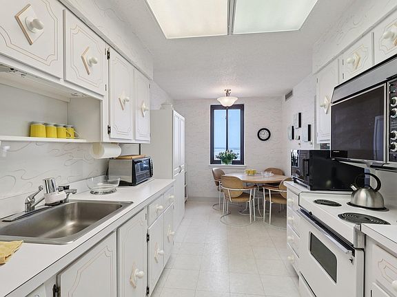 5th image of 100 S Berkley Sq Unit 10M