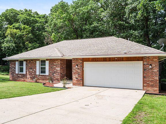 2nd image of 8 Northwoods Drive
