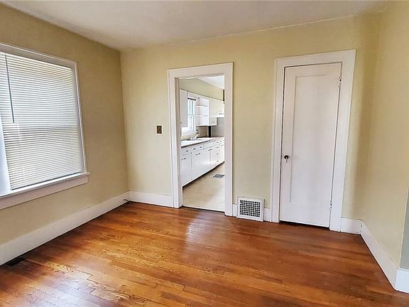 5th image of 108 E Carlton St