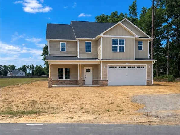 4736 Slew Dr, Hope Mills, NC 28348