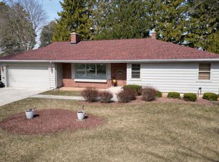 1616 Ahrens St, Manitowoc, WI 54220