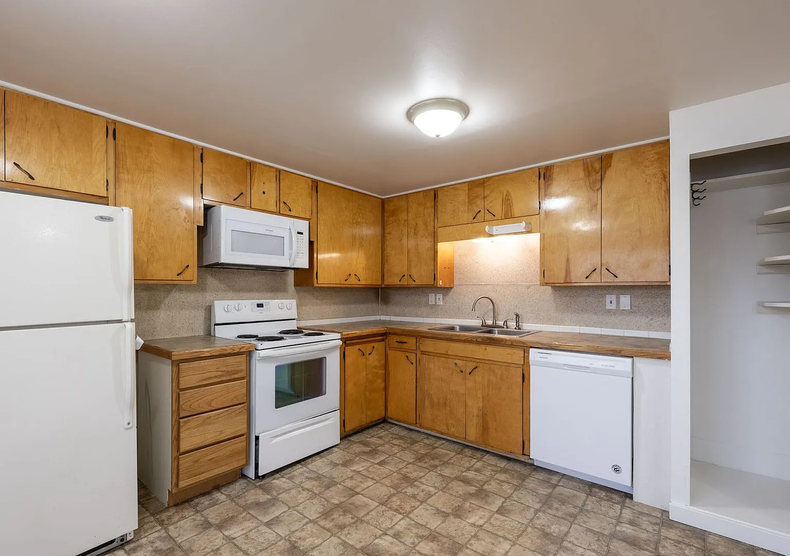 2 bed, 1.0 bath, 900 sqft, $995 — Photo 4