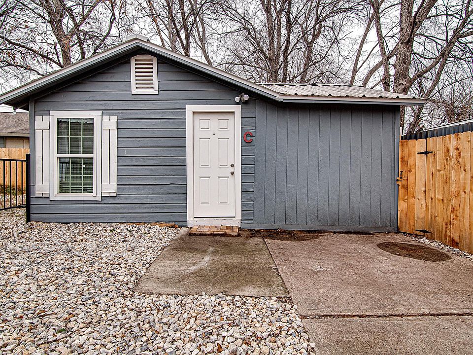 3005 College Ave Unit C- Located behind the main house. 
This is a separate house from College Ave Units A & B, with a shared backyard.
