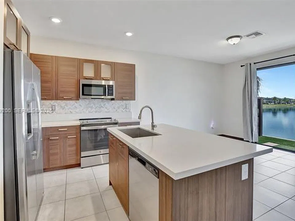 16011 NW 91st Ct #Townhouse 16011