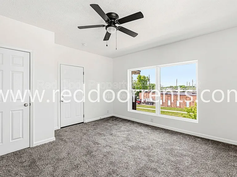 389 N Main St #E — Photo 10