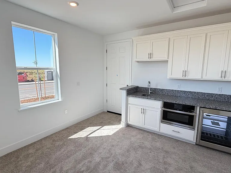 8563 Zeke Dr — Photo 4