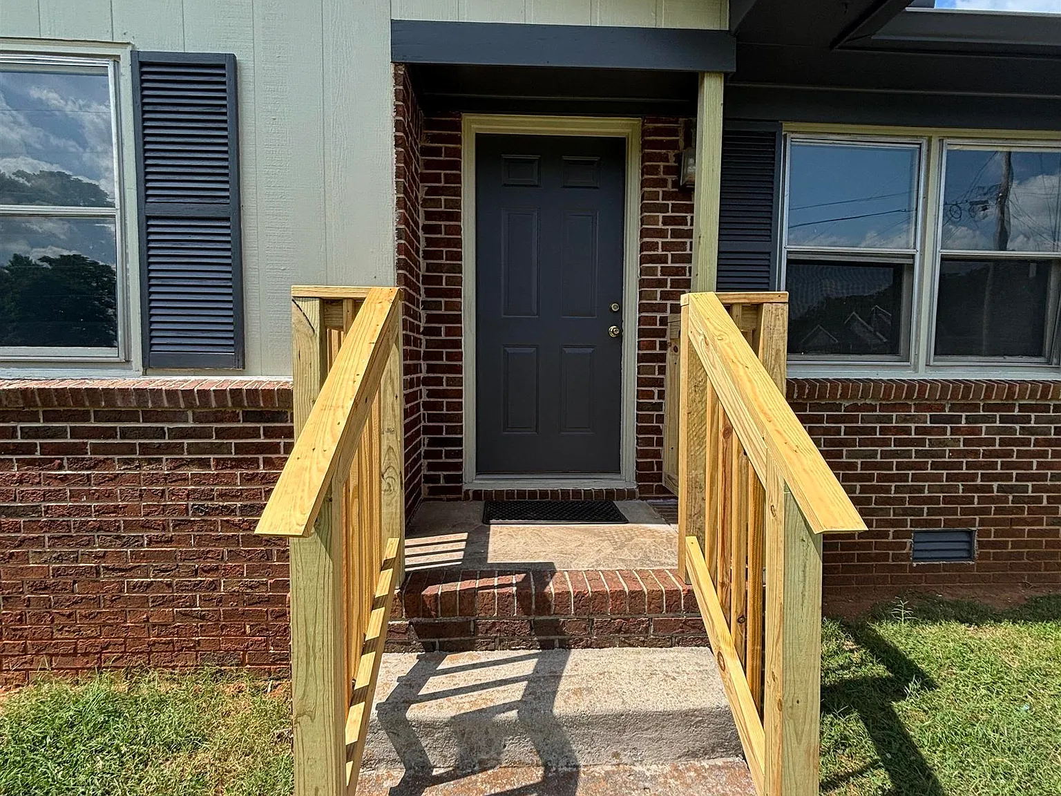 3 bed, 2.0 bath, 1145 sqft, $1,600 — Photo 3