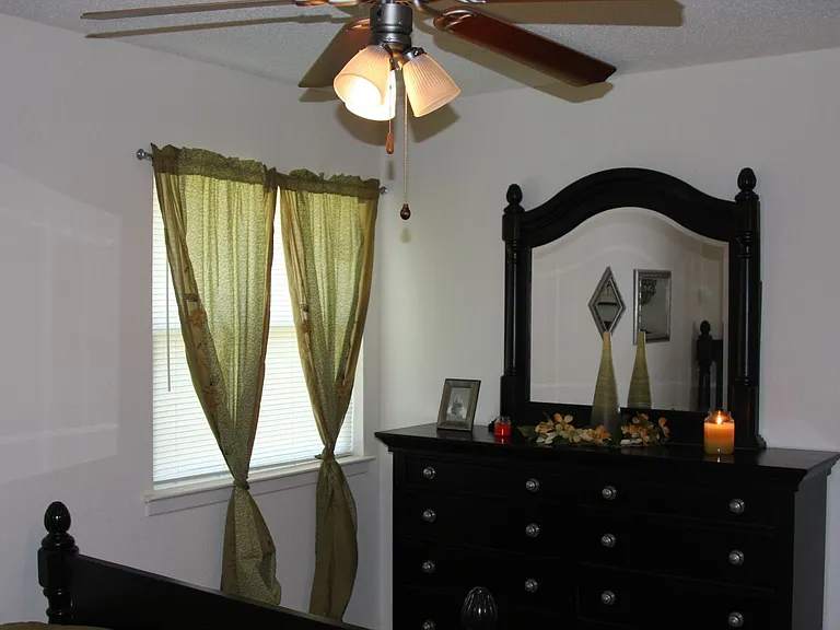 Lions Court Apartments — Photo 21