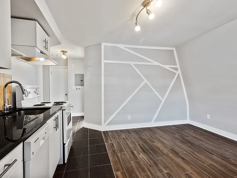 467 Slater St — Photo 55