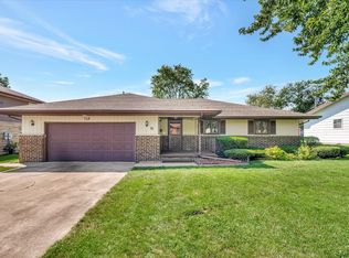 10 Lane Dr, Paxton, IL 60957