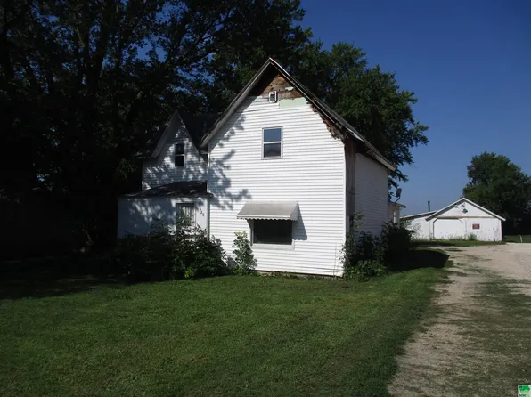 322 S Agora St, Marathon, IA 50565