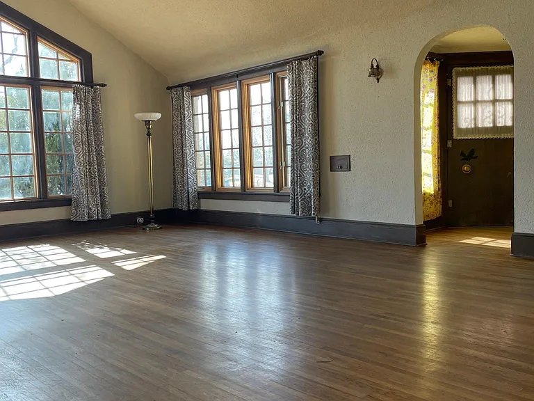 1701 Las Lomas Rd NE — Photo 10