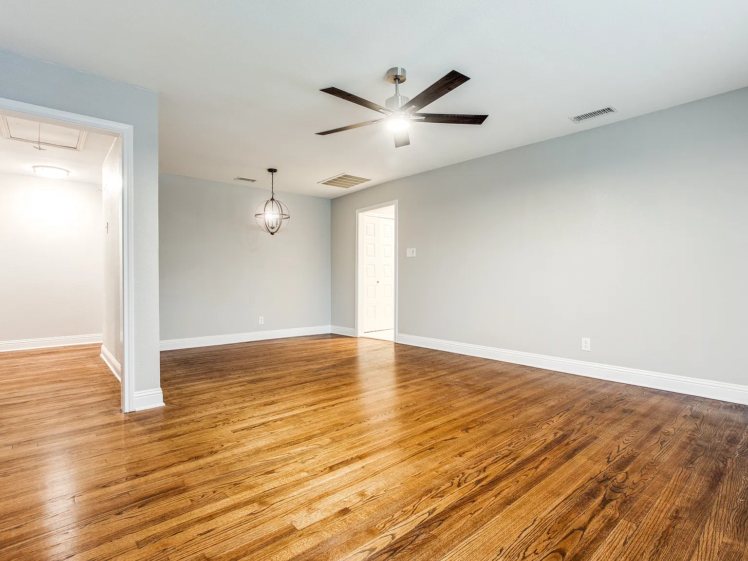 3 bed, 1315 sqft, $2,195 — Photo 3