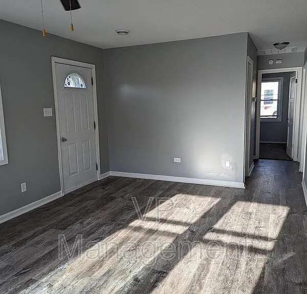 2902 W 70th St — Photo 2