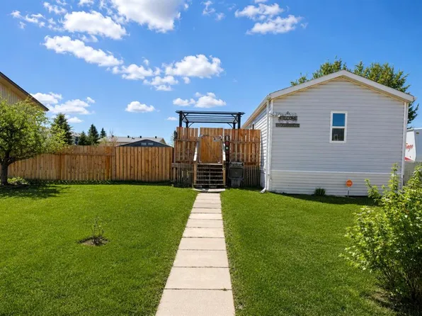 10 N Auttreaux Dr, Whitecourt, AB T7S 1C8