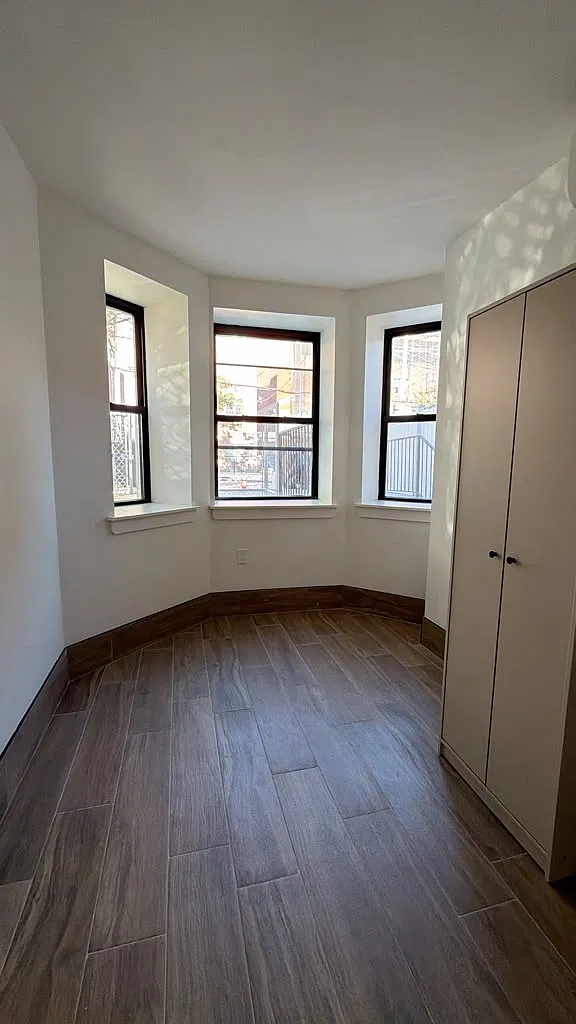 3 bed, $3,590 — Photo 3