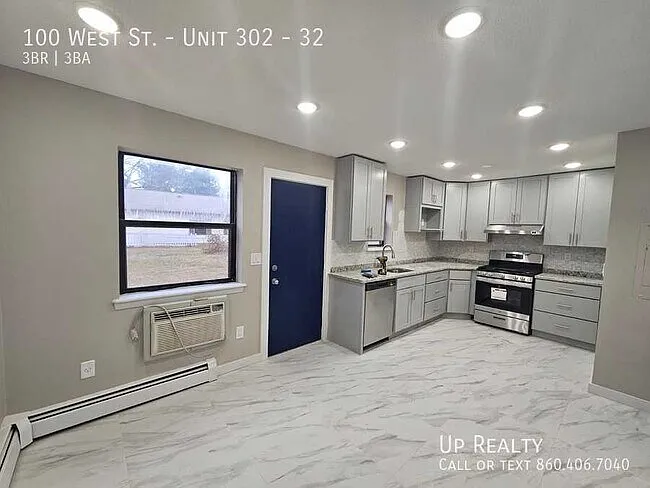 100A West St #29 — Photo 3