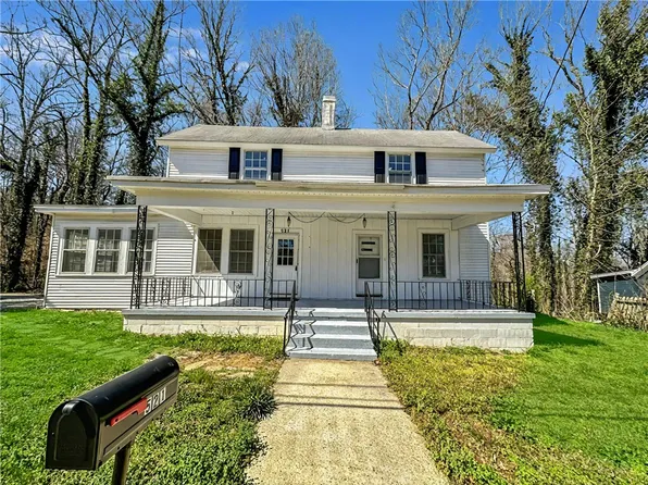 521 Broadway St, Seneca, SC 29672