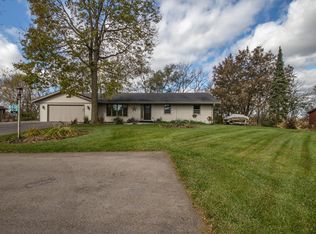 9748 Port Dr, Roscoe, IL 61073