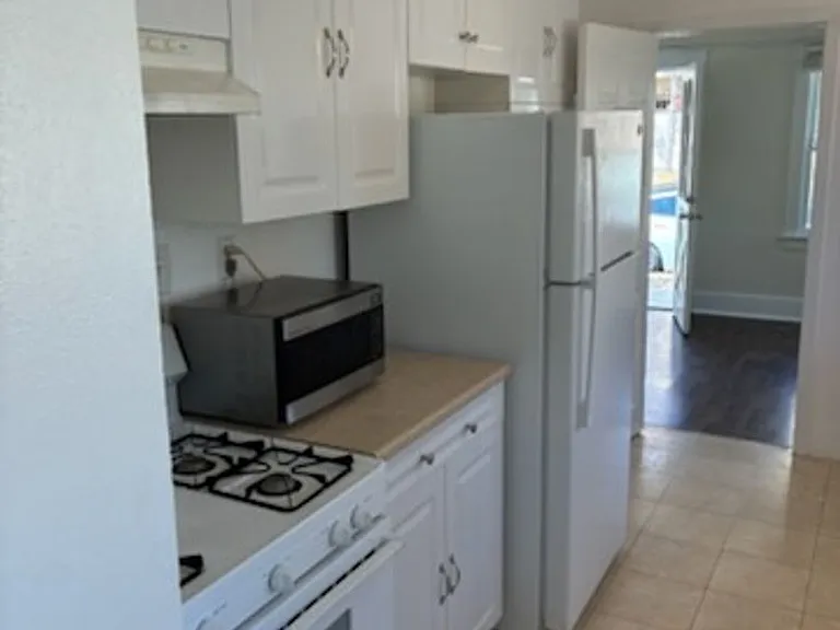 3020 E 17th St — Photo 3