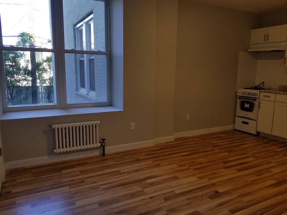 1st image of 215 E Broadway APT 1J