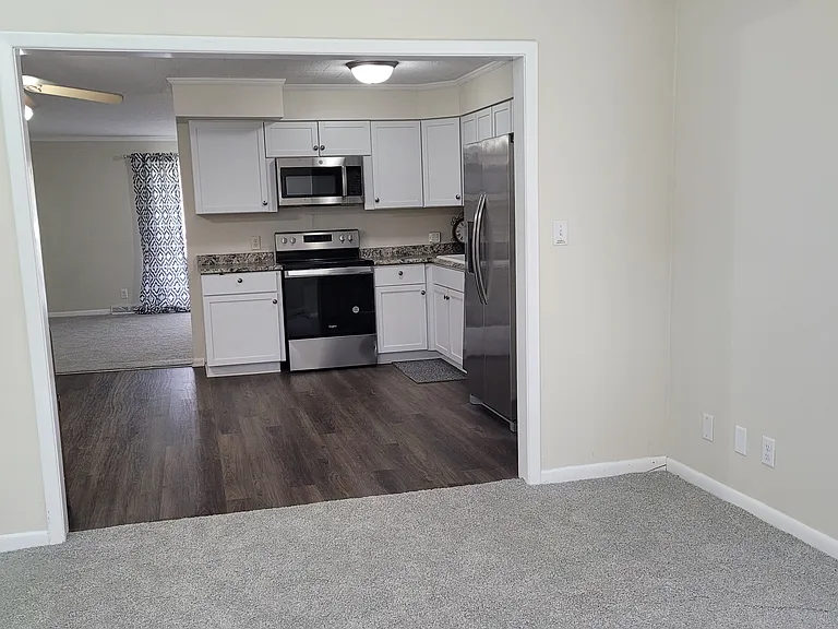 920 Princeton Dr — Photo 10
